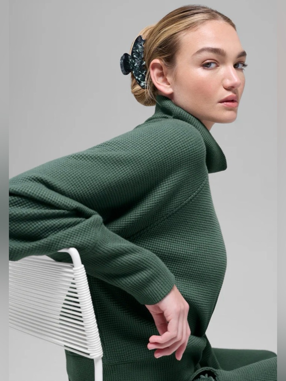 ALO Yoga Waffle Weekend Escape Mock Neck Sweatshirt  Clover Green  S NWT - Picture 2 of 15